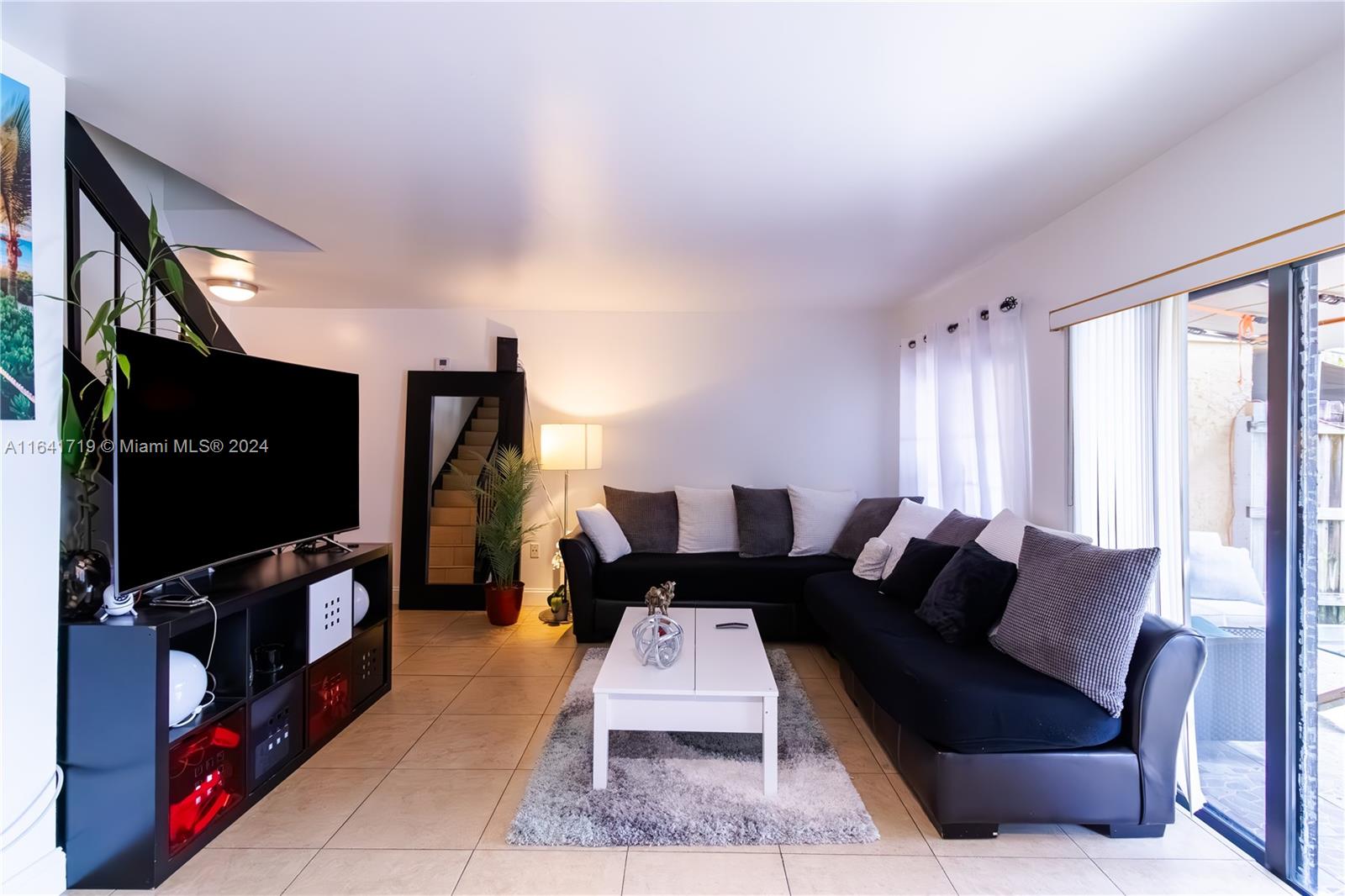 1535 SW 122nd Ave # 5 Unit: 3-5