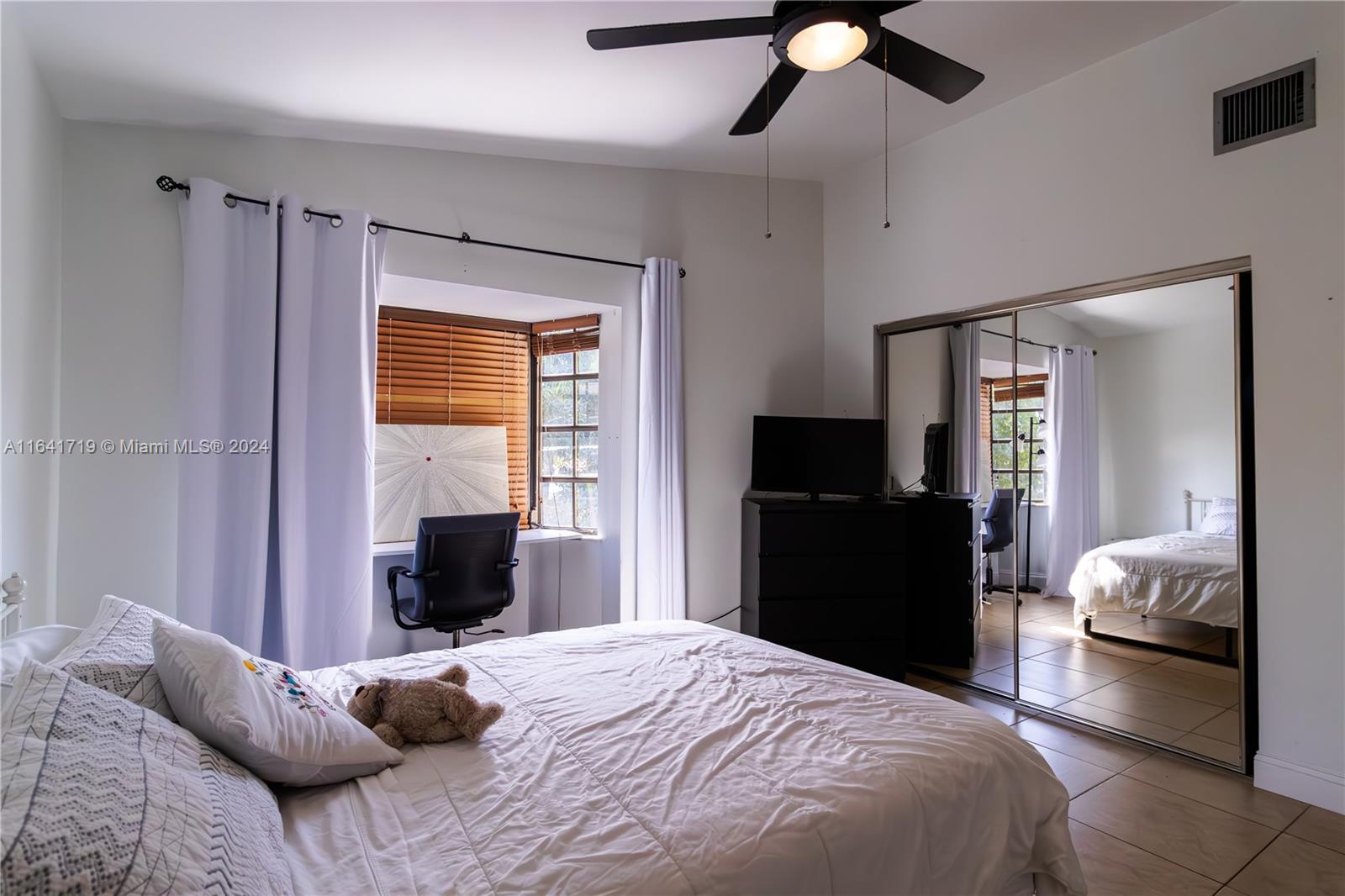 1535 SW 122nd Ave # 5 Unit: 3-5