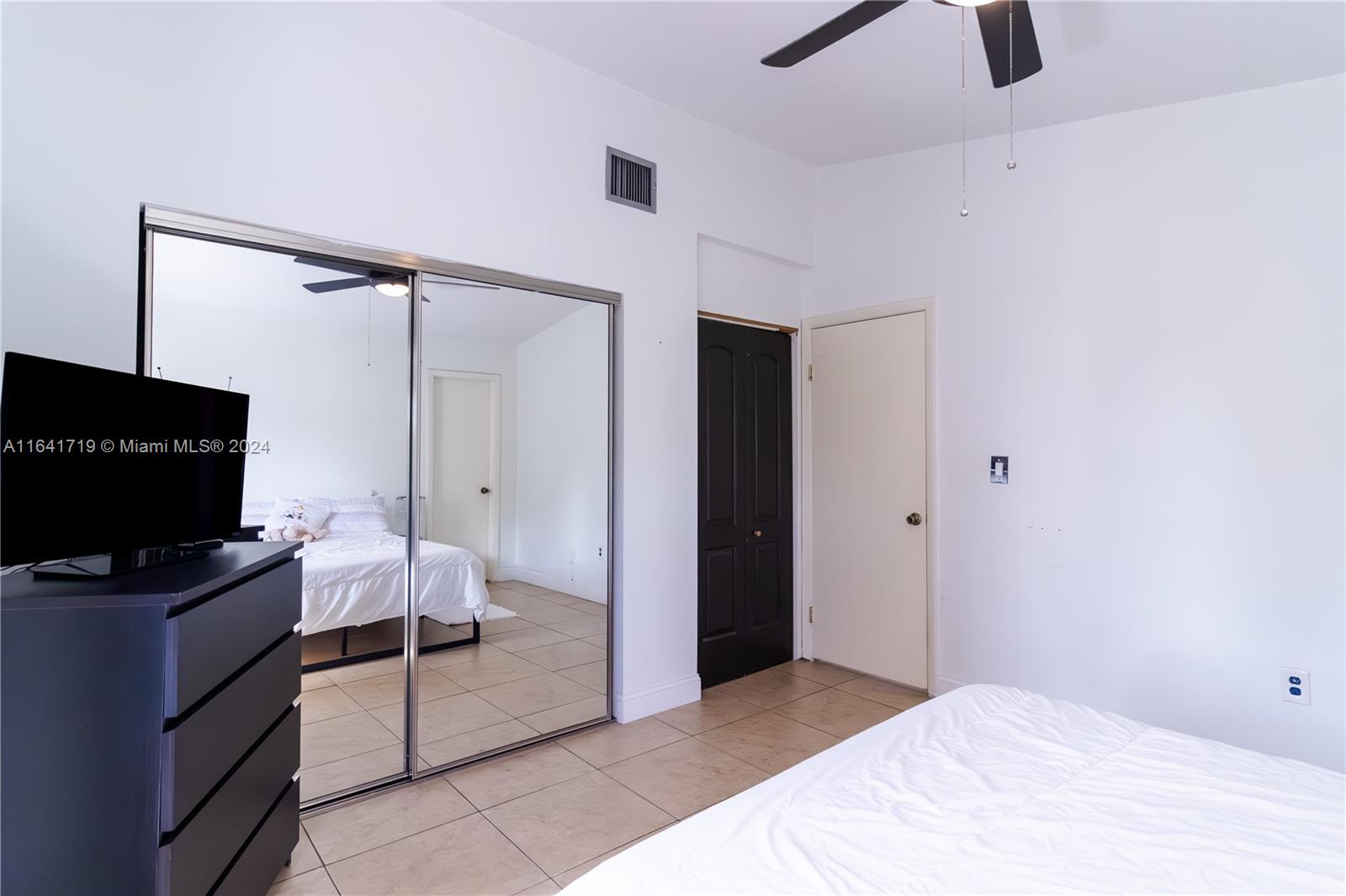 1535 SW 122nd Ave # 5 Unit: 3-5