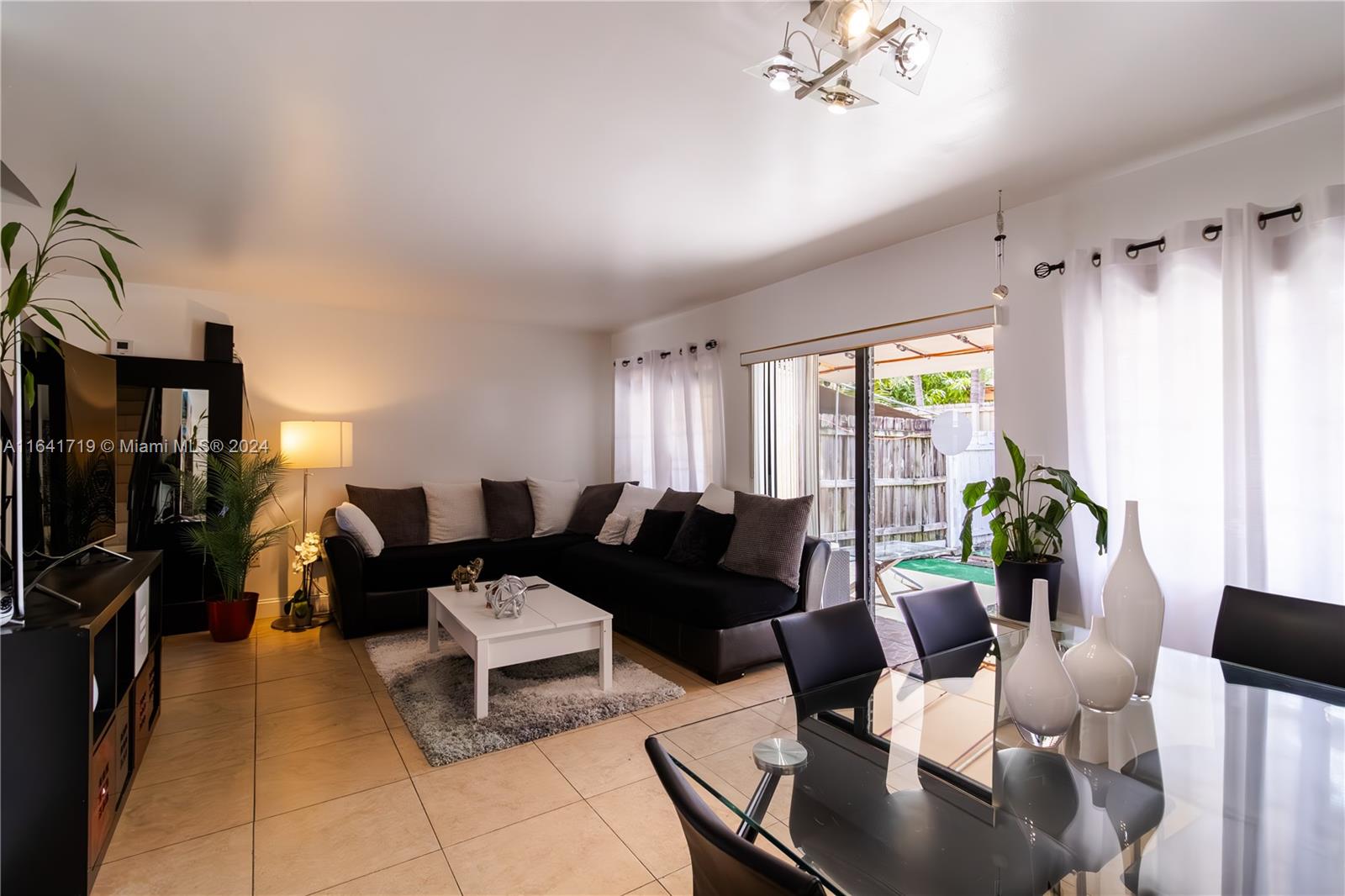 1535 SW 122nd Ave # 5 Unit: 3-5