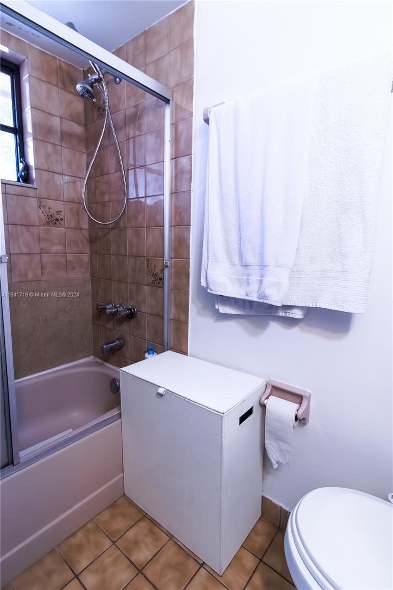 1535 SW 122nd Ave # 5 Unit: 3-5