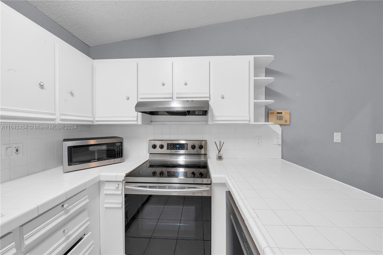 2266 W 74th St # 23 Unit: 201-23