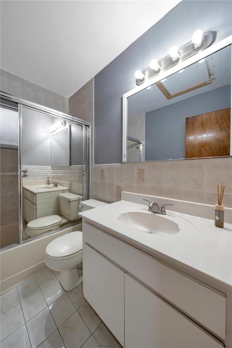 2266 W 74th St # 23 Unit: 201-23