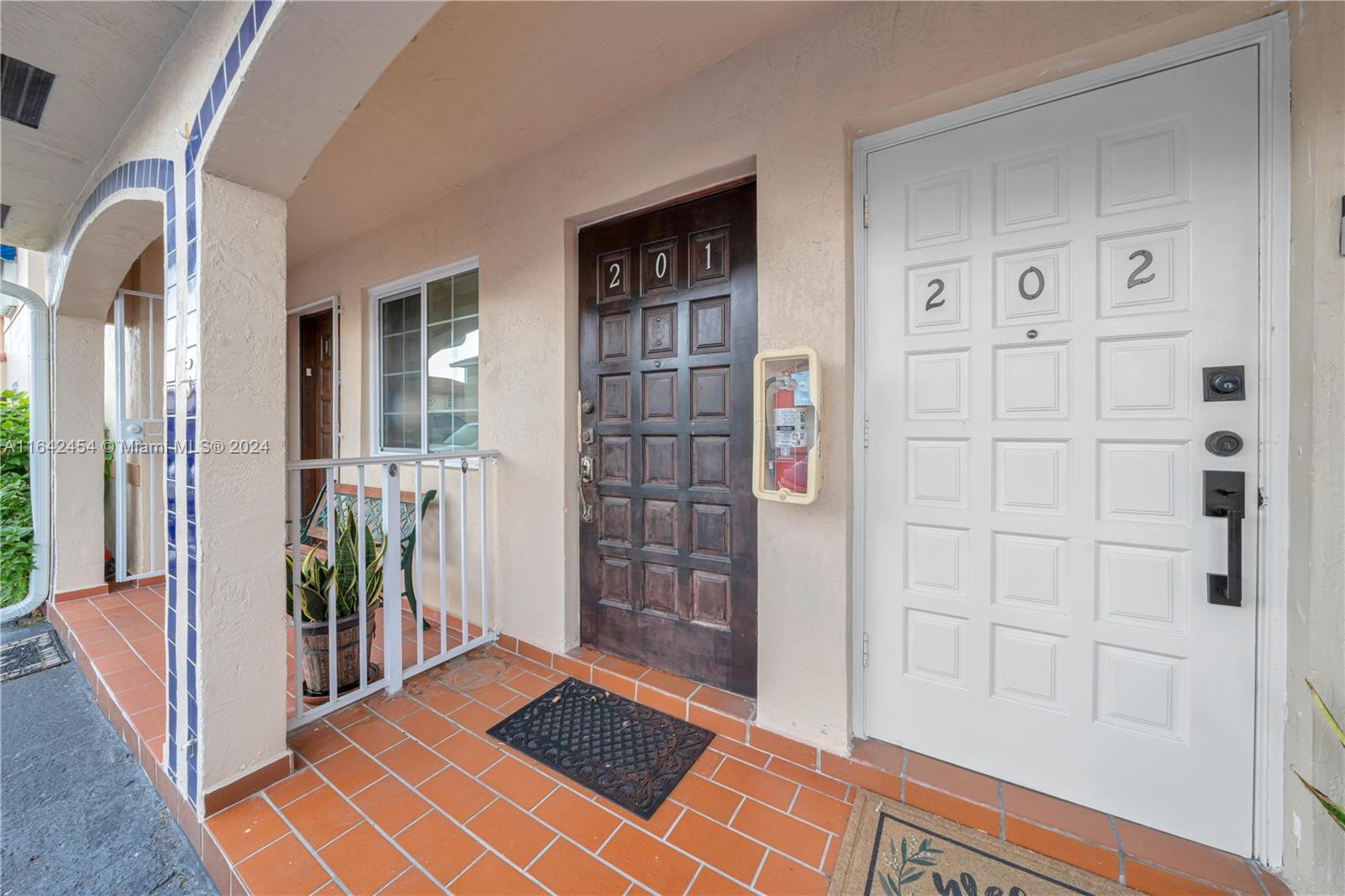 2266 W 74th St # 23 Unit: 201-23