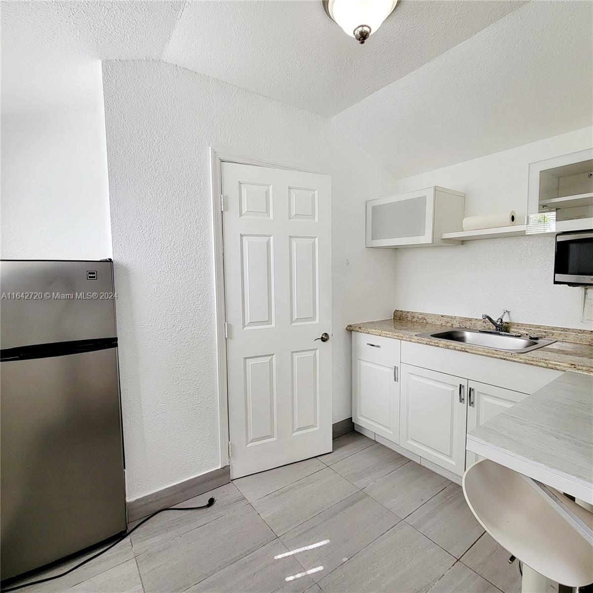 2260 W Lake Miramar Cir Unit: 1