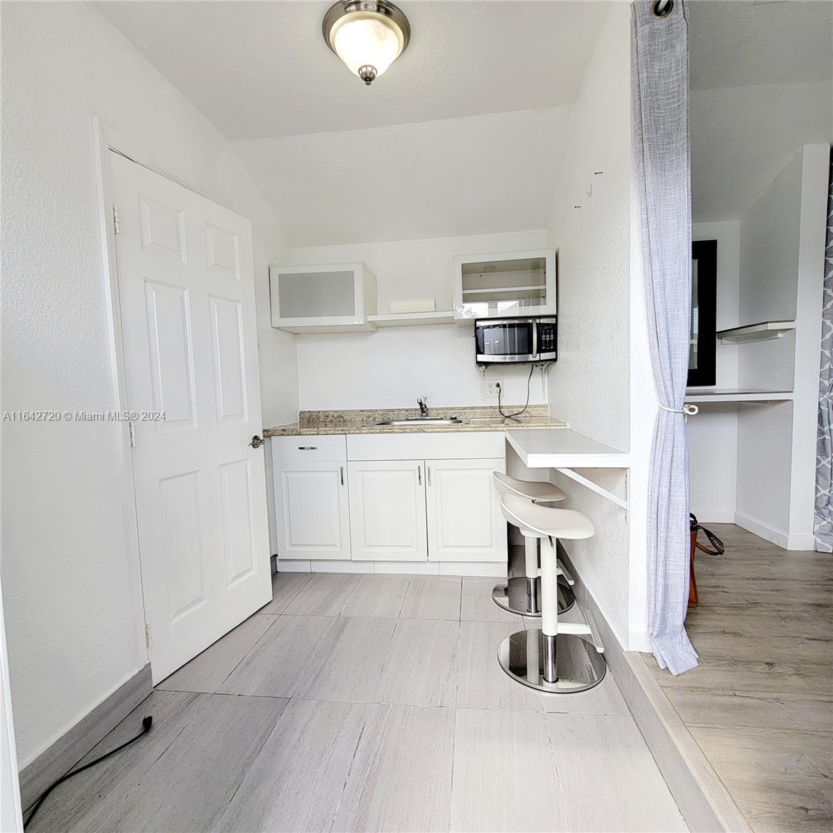 2260 W Lake Miramar Cir Unit: 1
