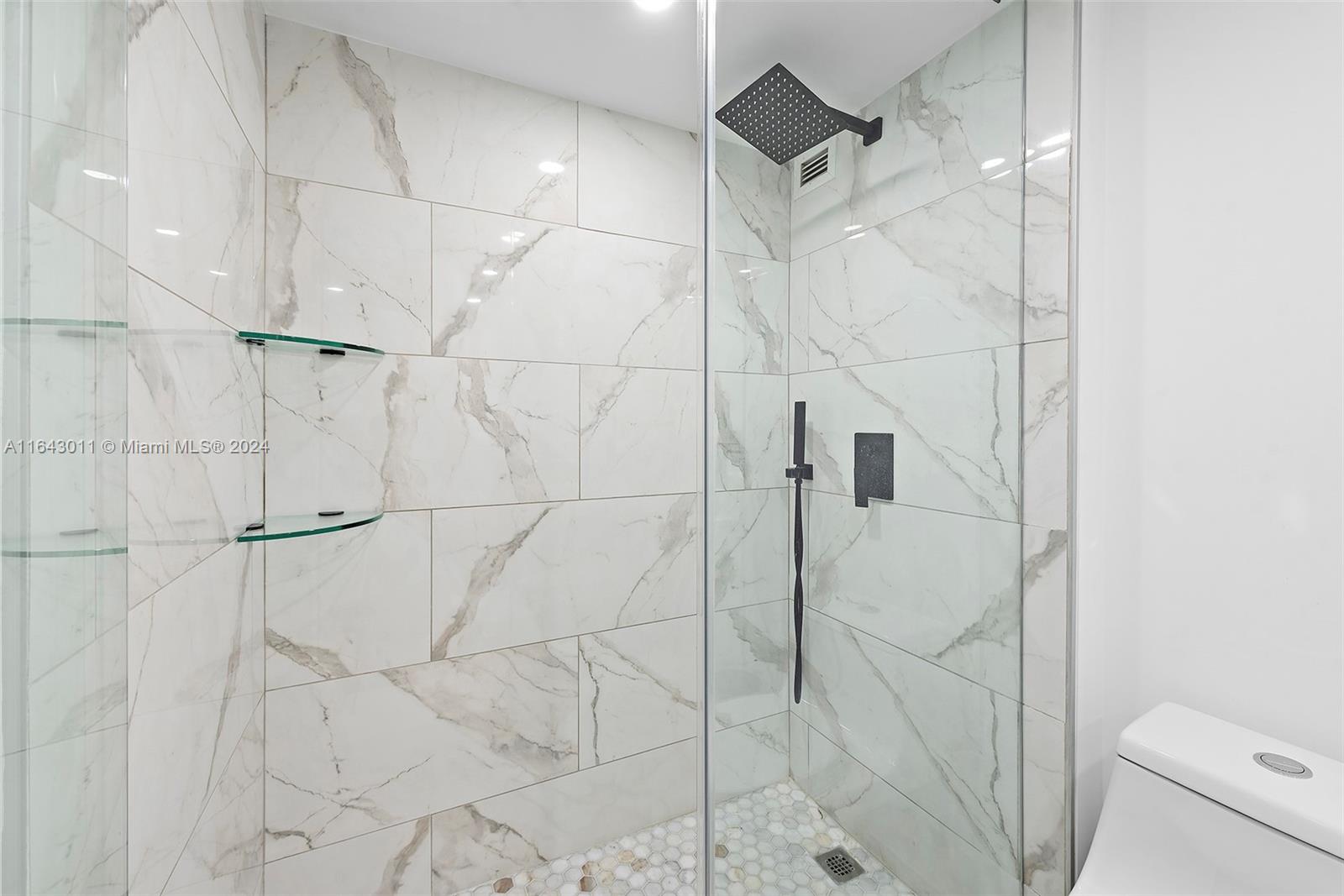 2301 Collins Ave # 722