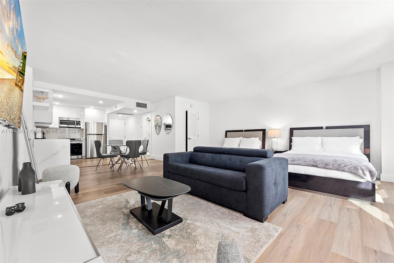 2301 Collins Ave # 722