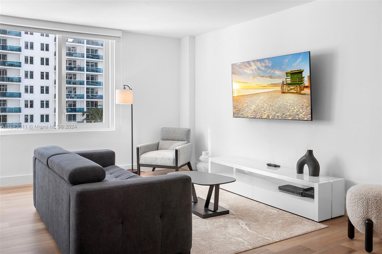 2301 Collins Ave # 722