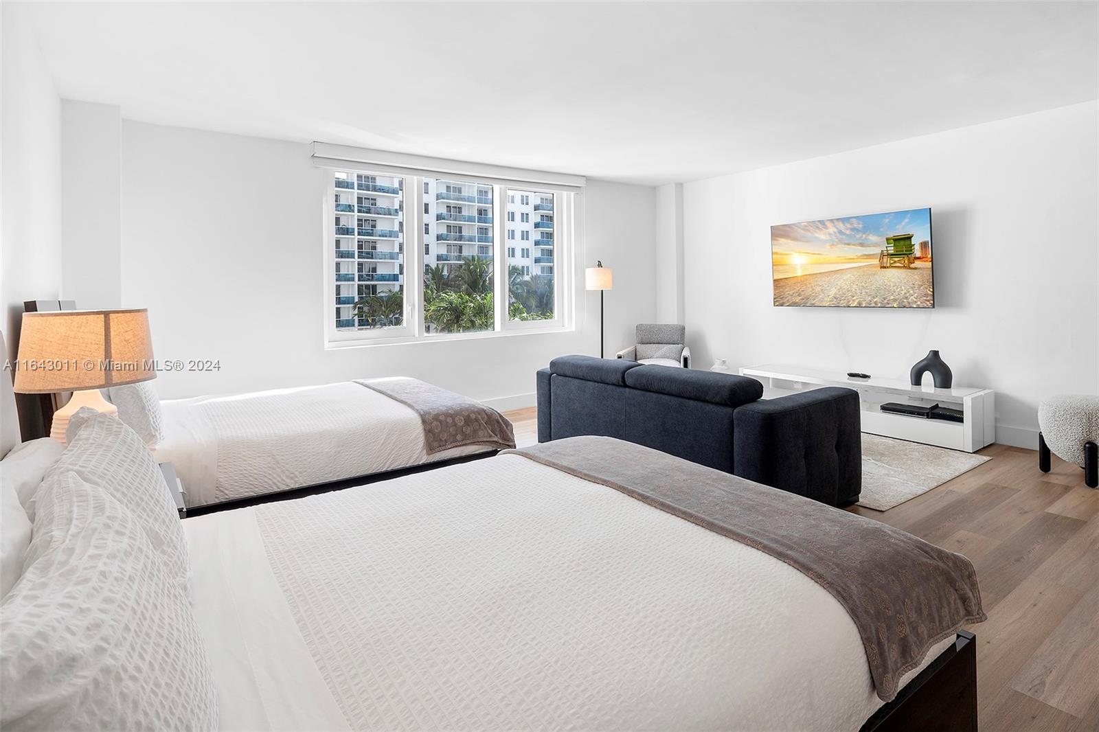 2301 Collins Ave # 722