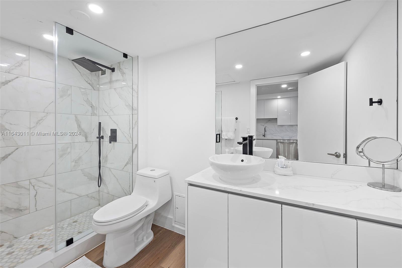 2301 Collins Ave # 722