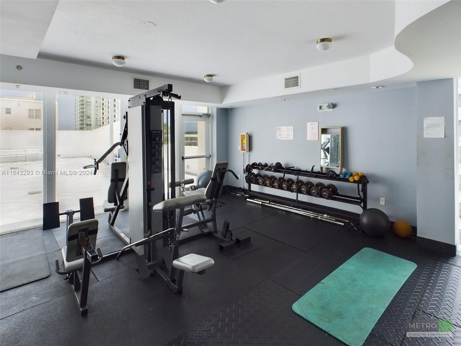 425 NE 30th St # 604
