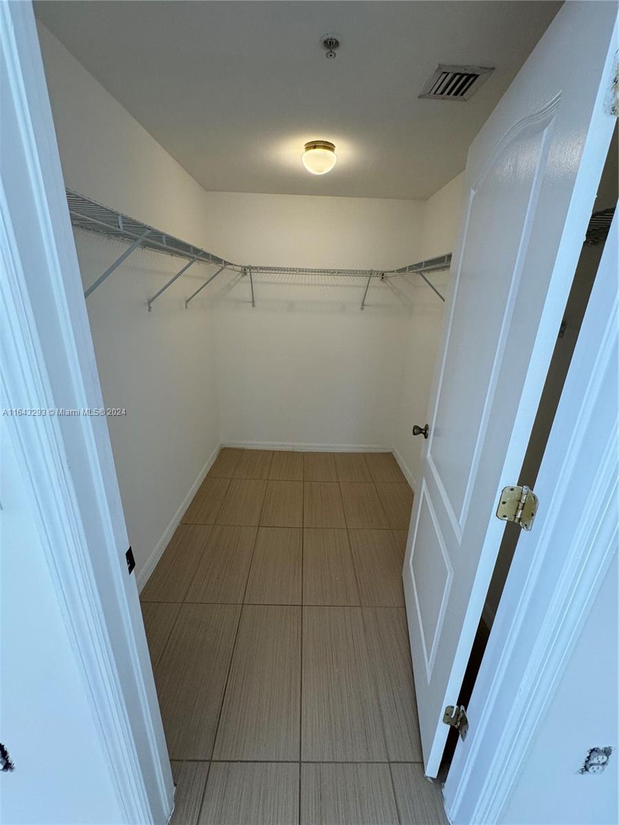 425 NE 30th St # 604