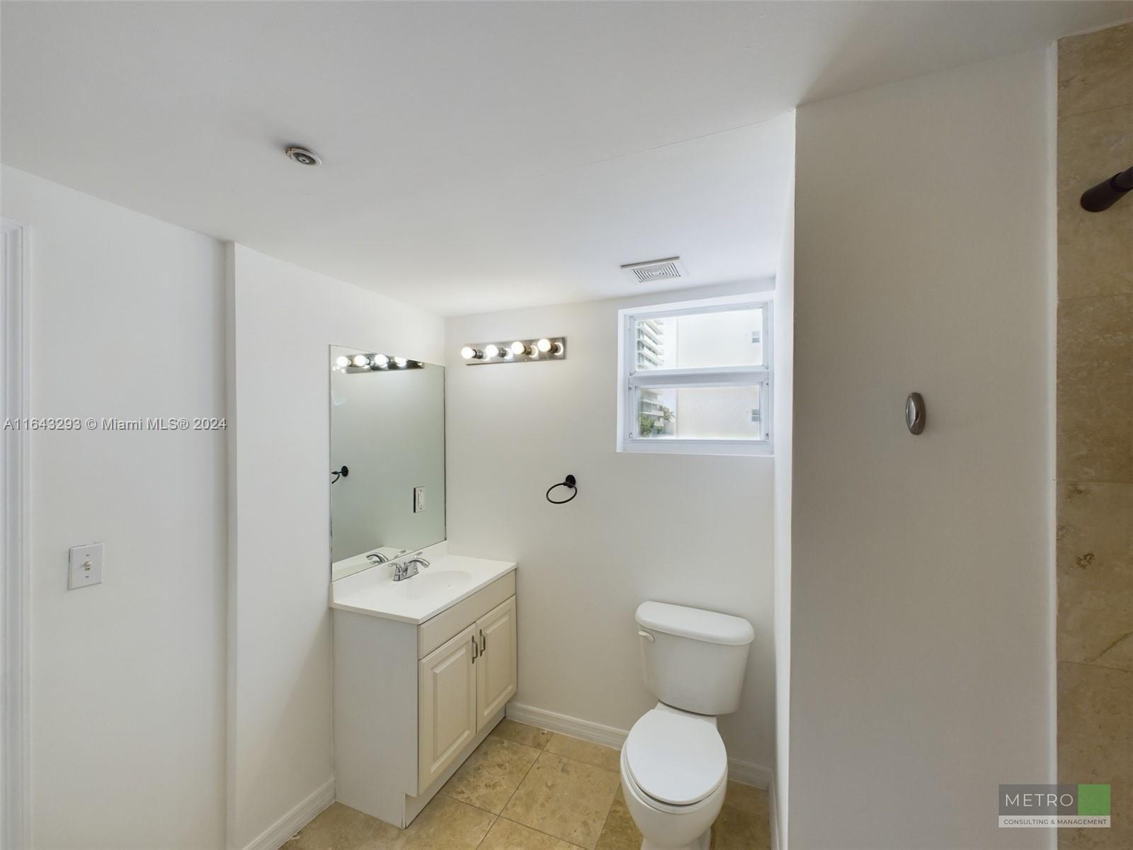 425 NE 30th St # 604