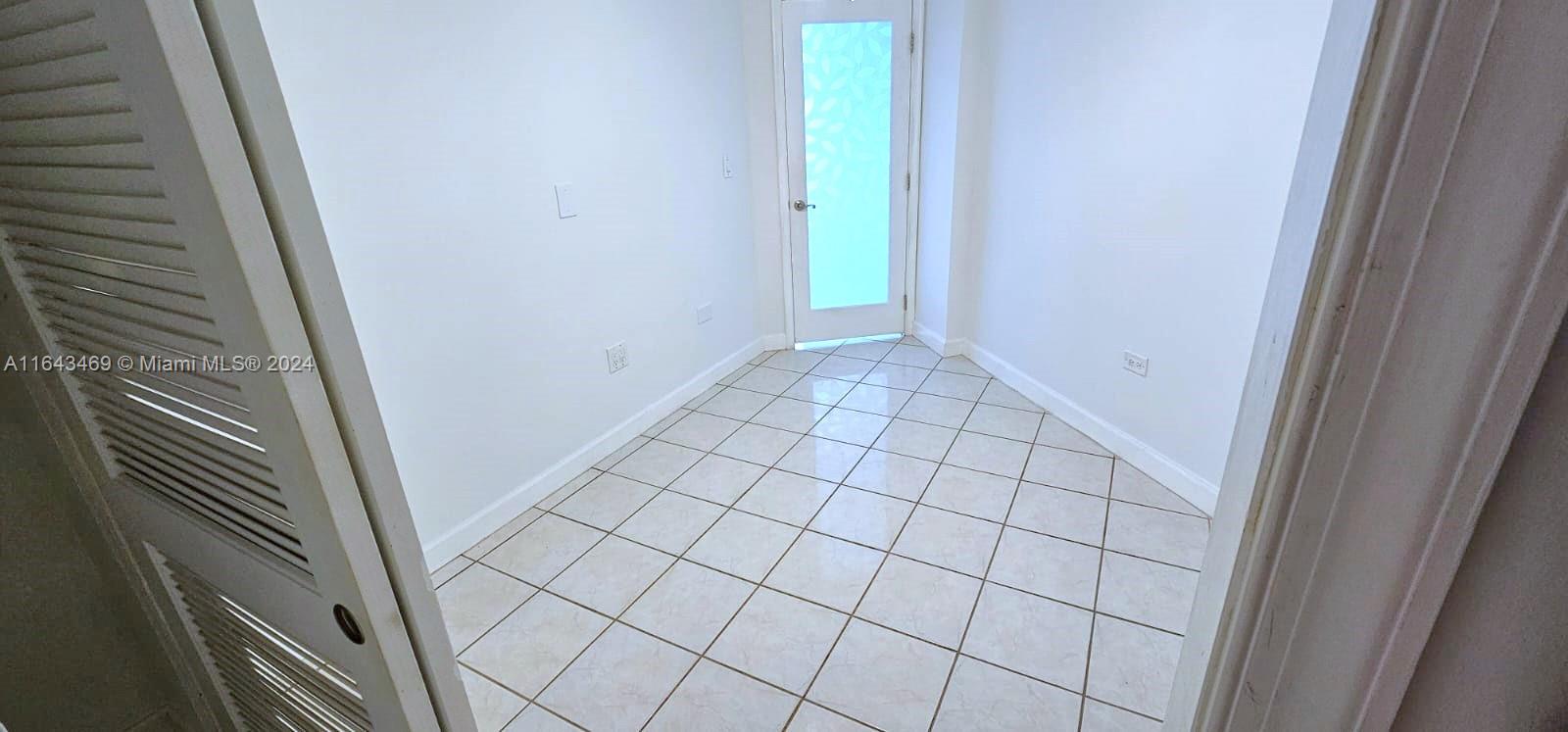 7135 Collins Ave # 1421