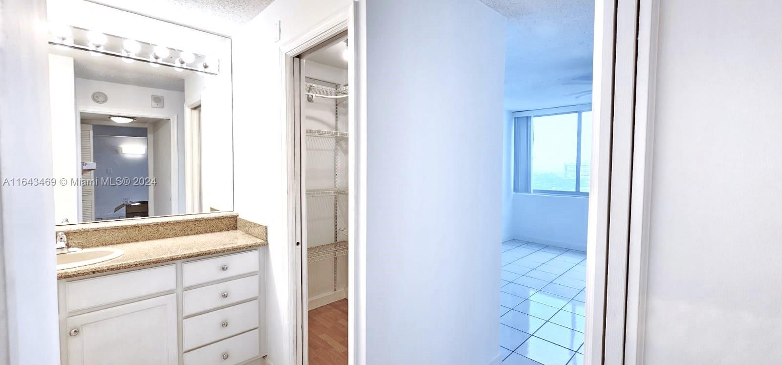 7135 Collins Ave # 1421