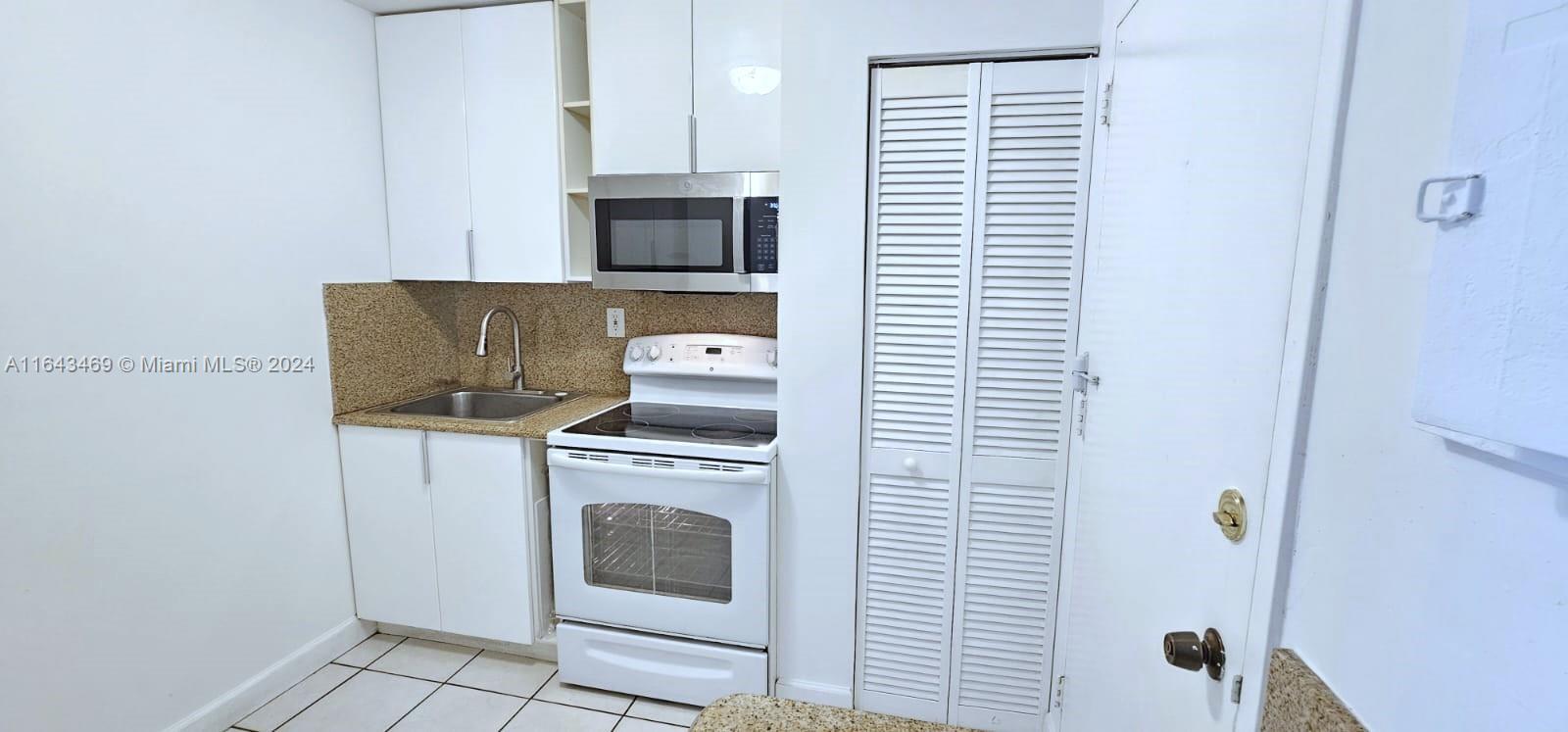 7135 Collins Ave # 1421