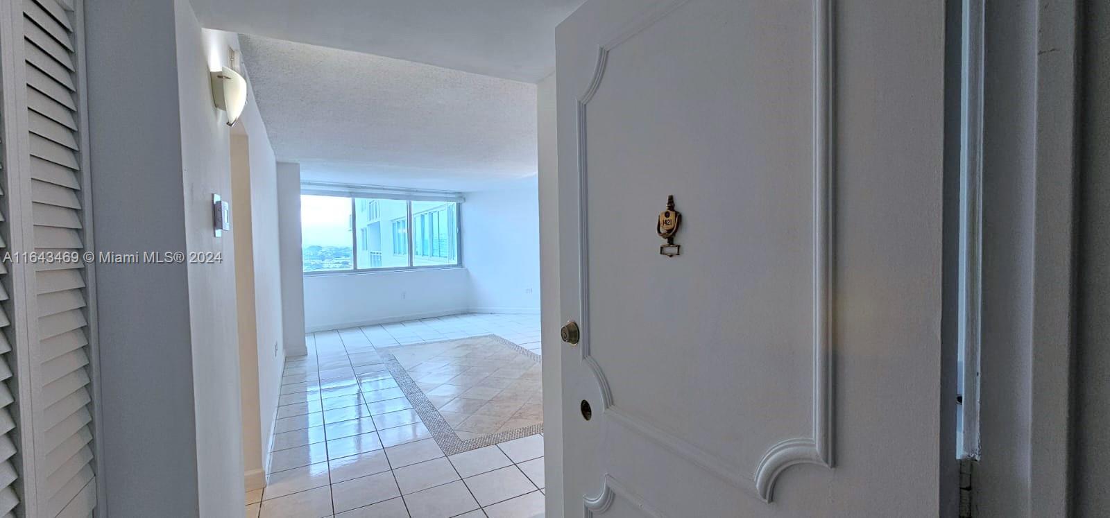 7135 Collins Ave # 1421