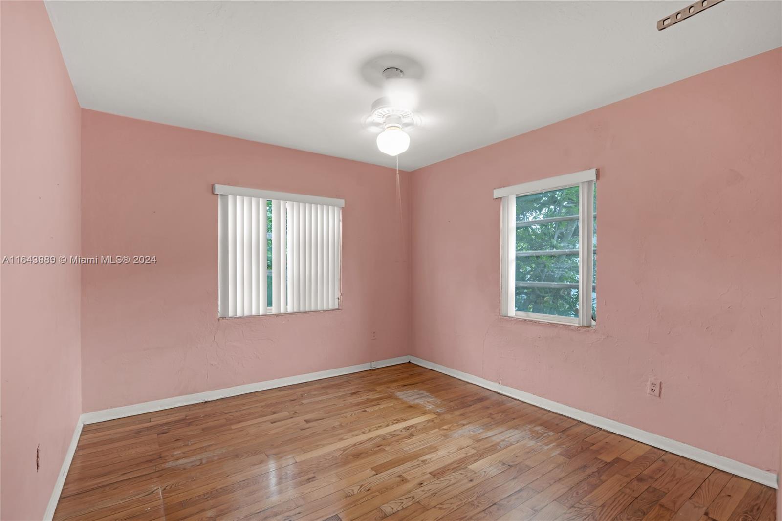 2724 SW 36th Ave