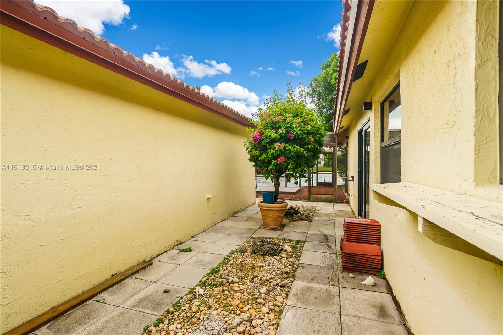 620 SW 113th Ter