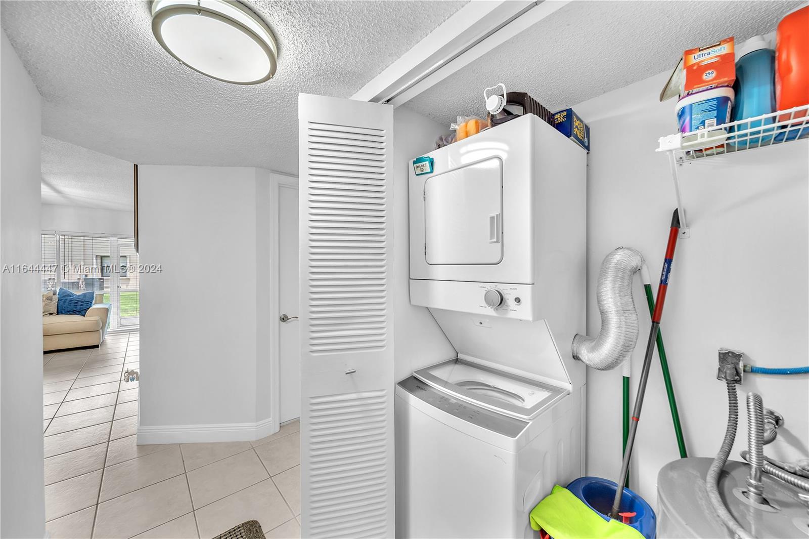 5580 Lakeside Dr # 102