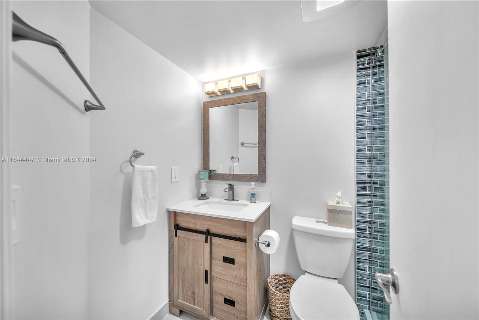 5580 Lakeside Dr # 102