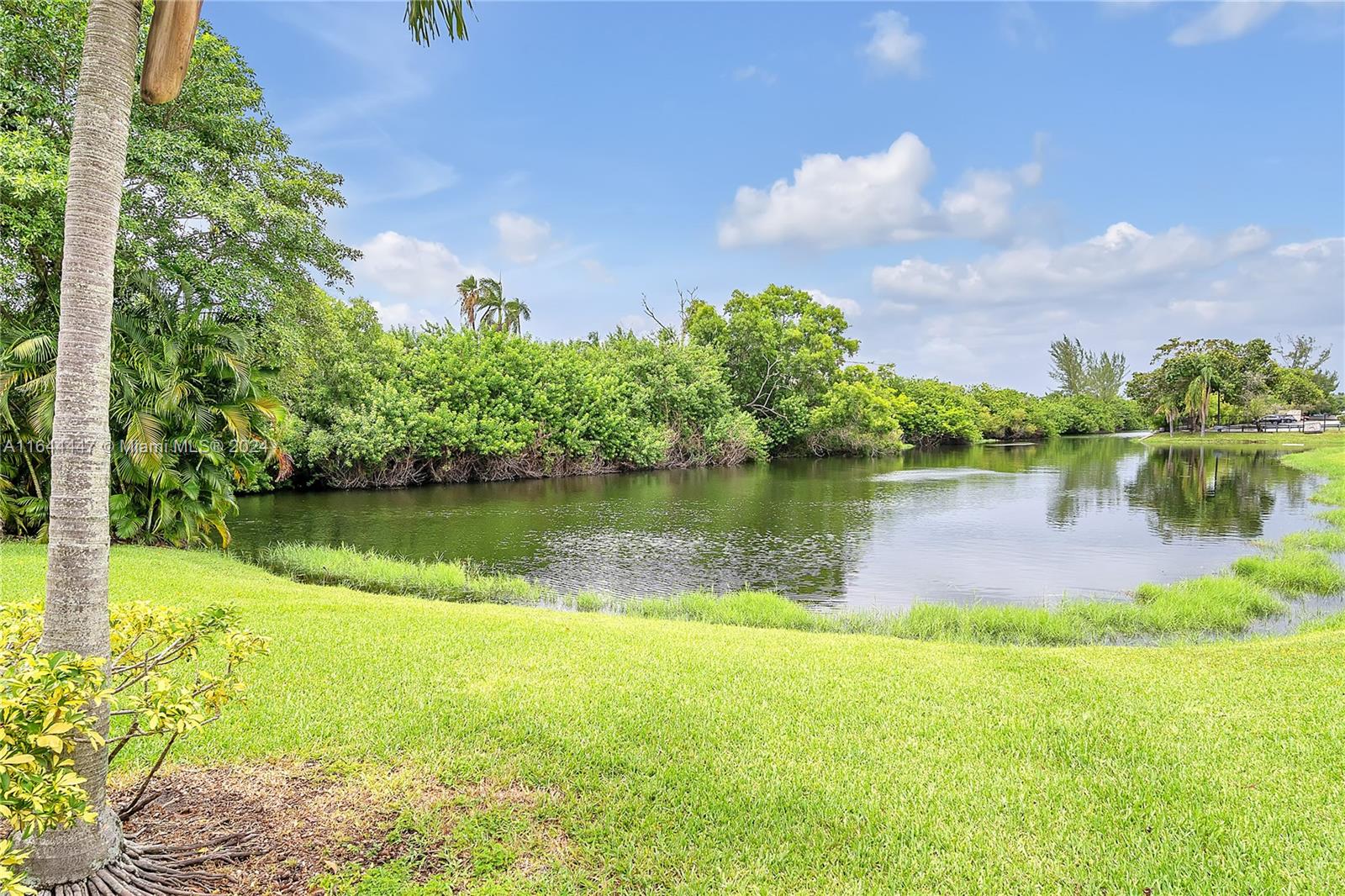 5580 Lakeside Dr # 102