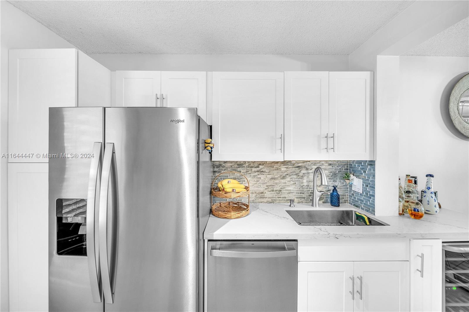 5580 Lakeside Dr # 102