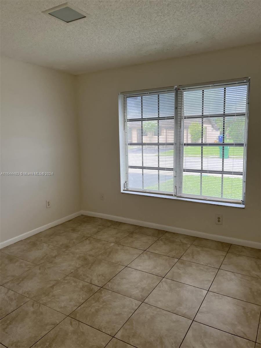 9511 W Fern Ln