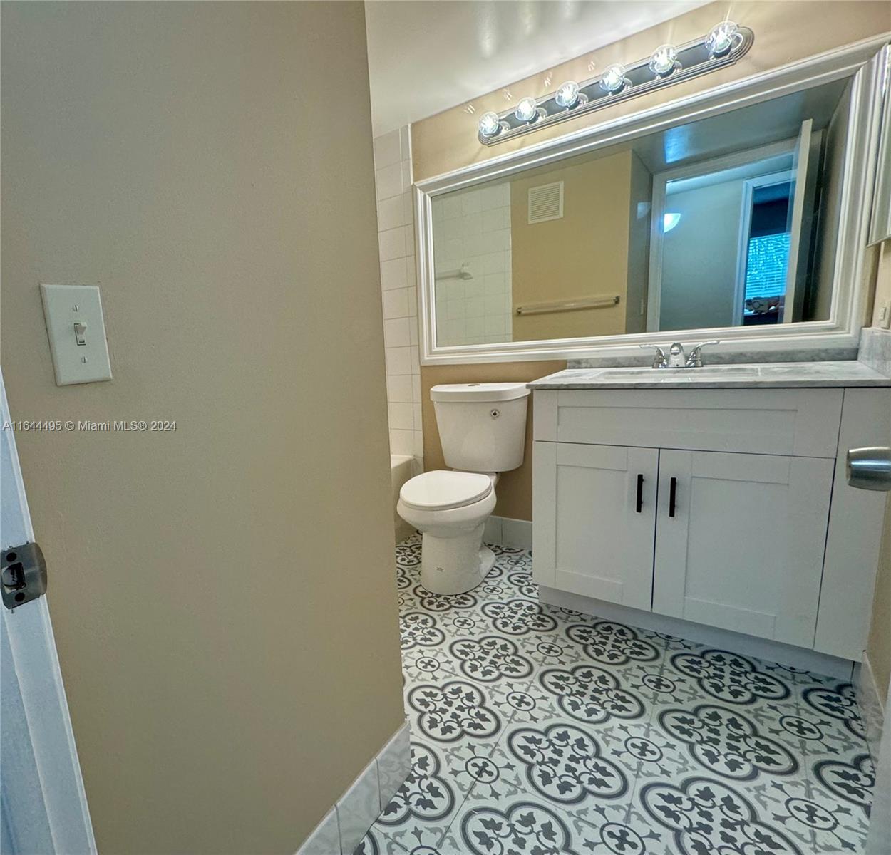 2133 Renaissance Blvd # 304