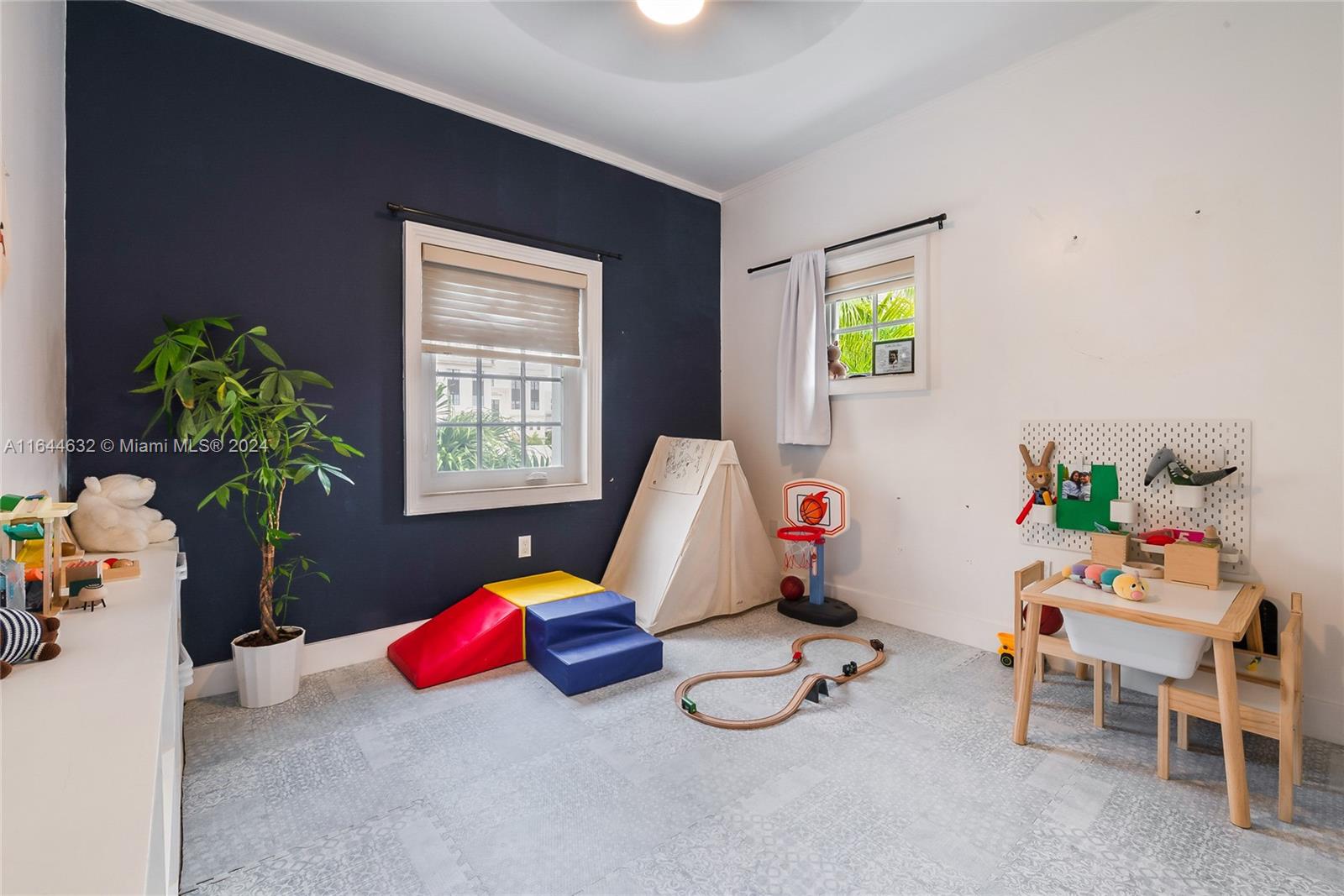 261 Navarre Ave # 1 Unit: B-1