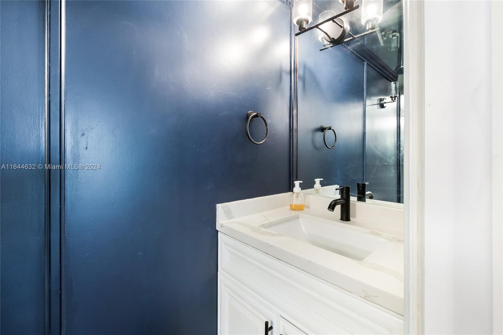 261 Navarre Ave # 1 Unit: B-1