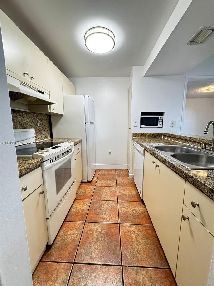 7125 NW 186th St # B508