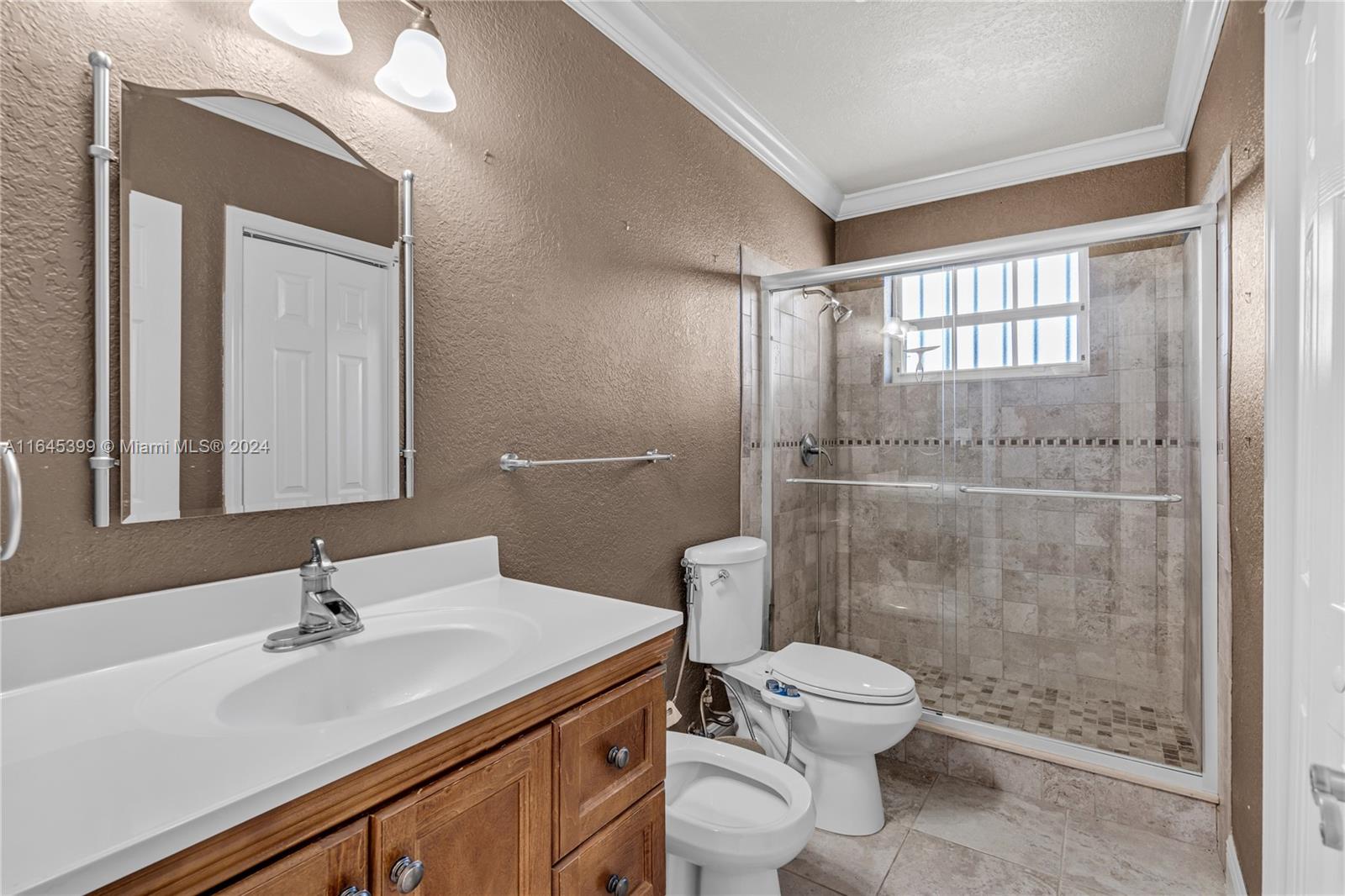 756 W 50th Pl