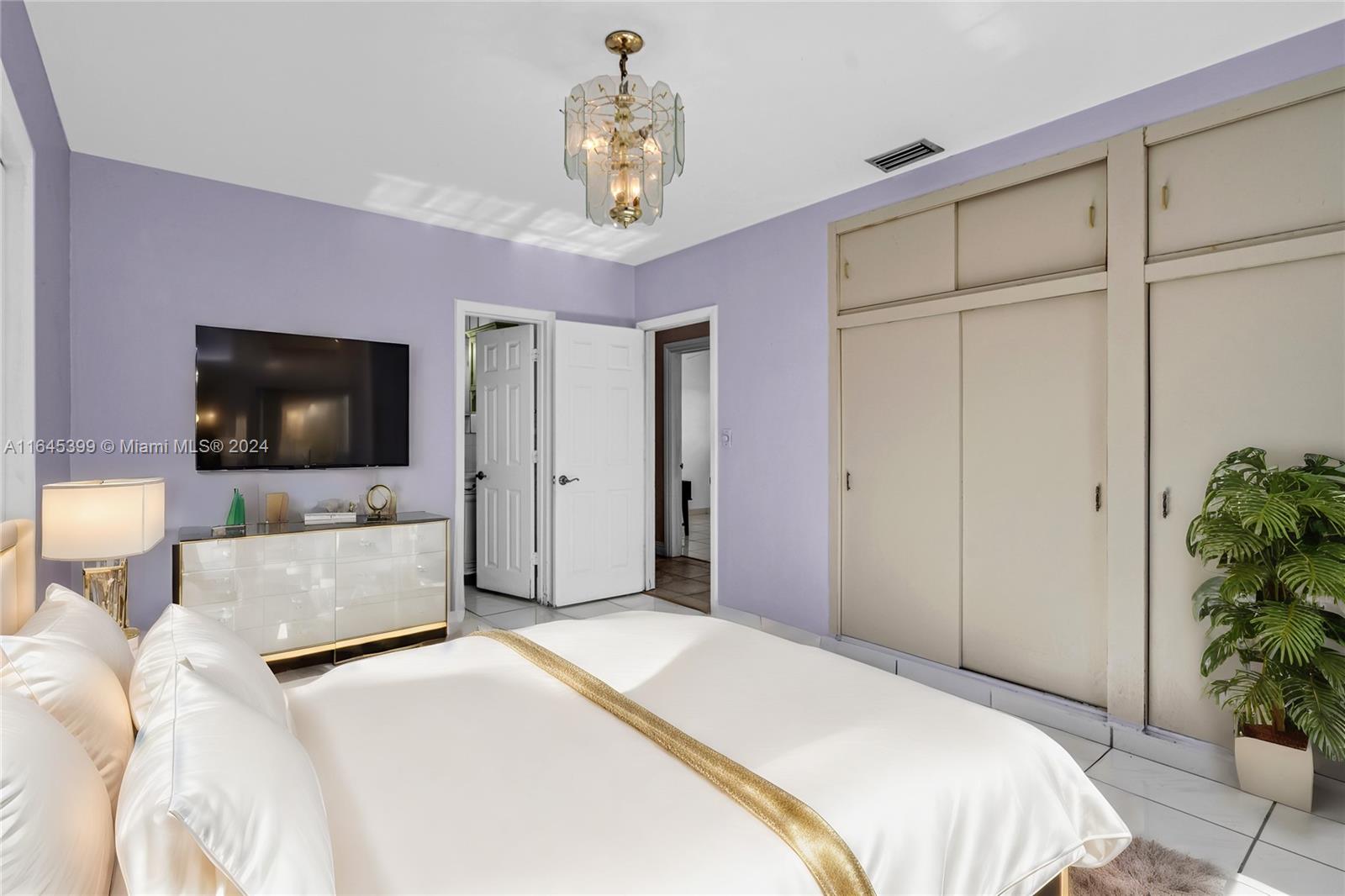 756 W 50th Pl