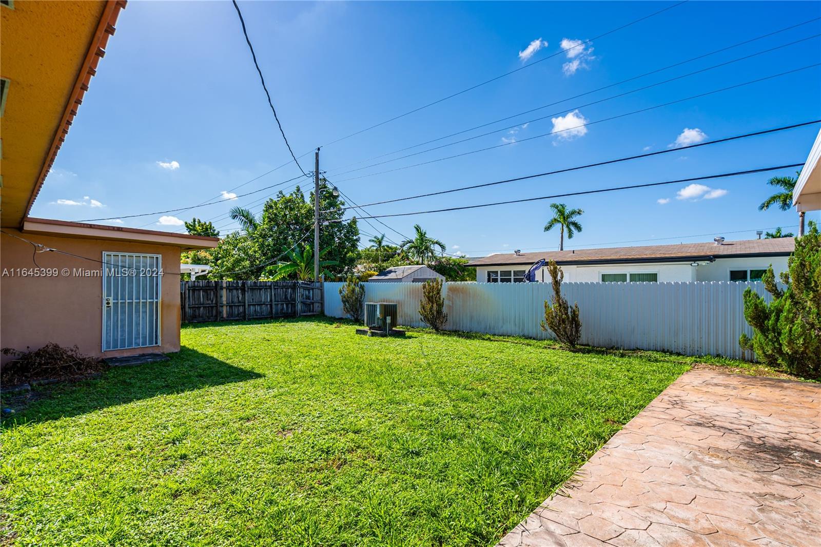 756 W 50th Pl