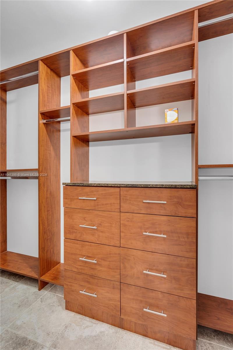 756 W 50th Pl