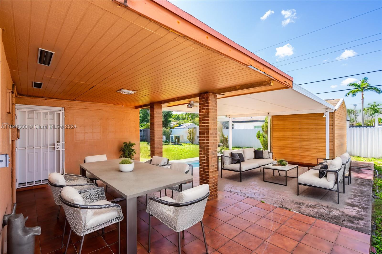 756 W 50th Pl
