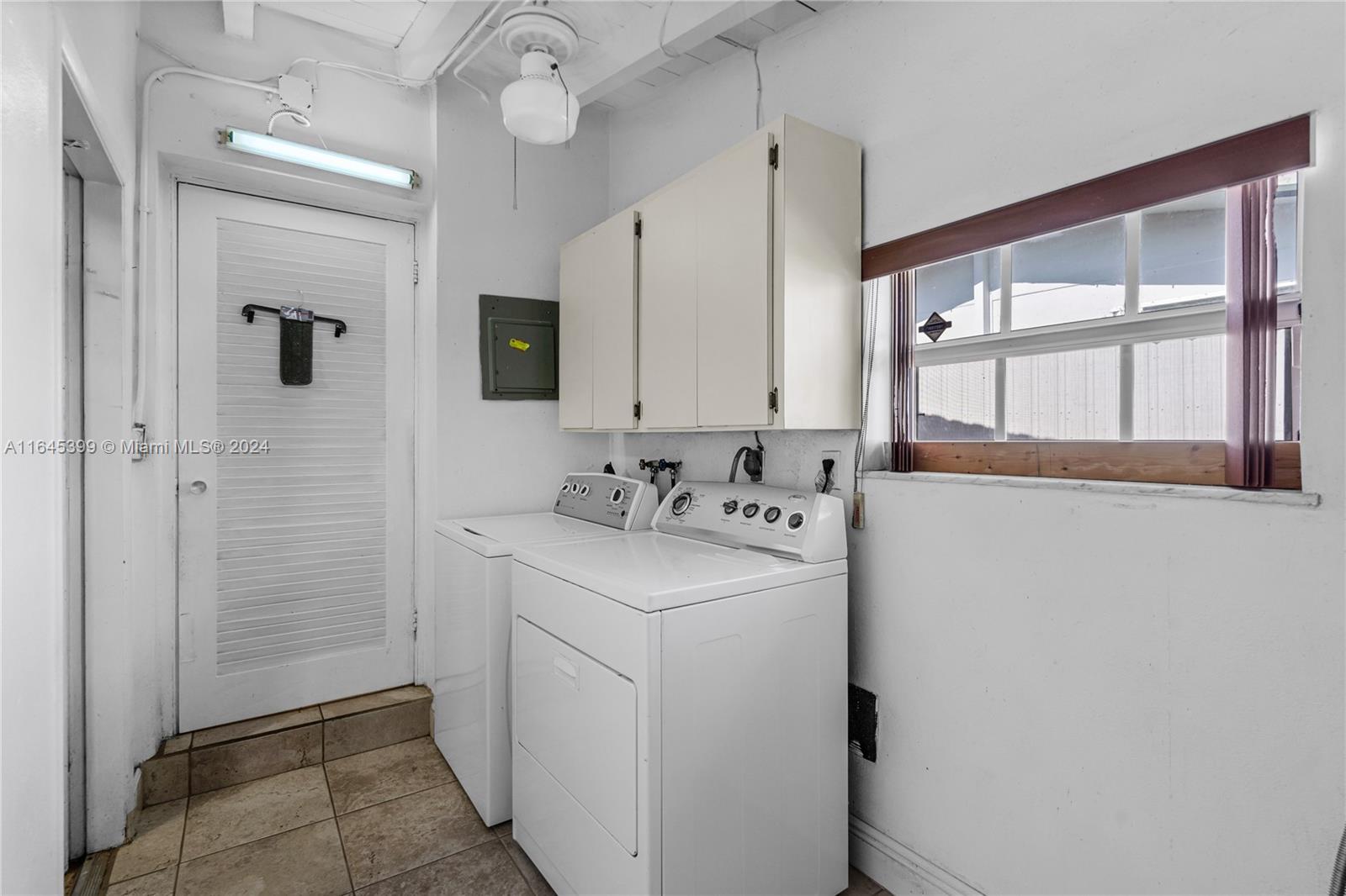 756 W 50th Pl