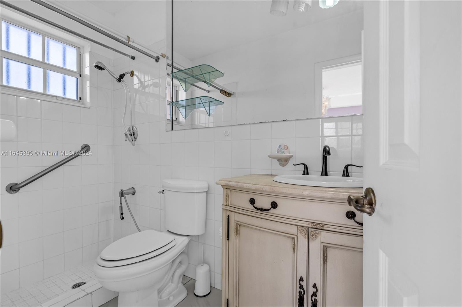 756 W 50th Pl