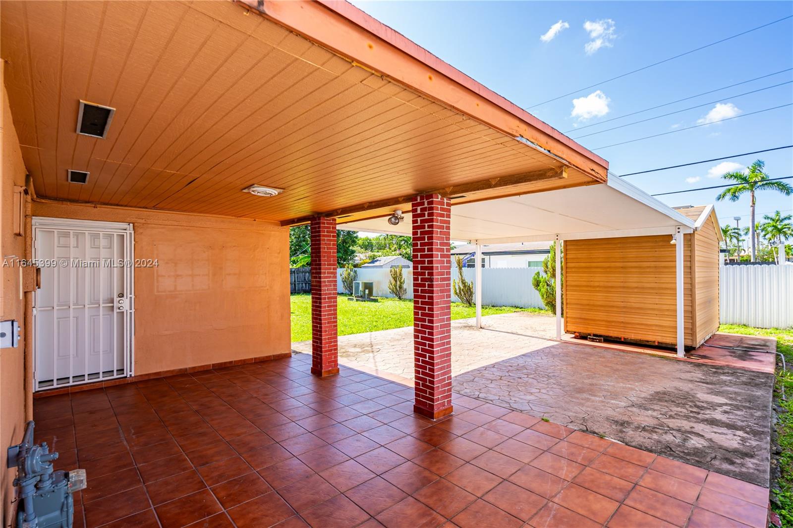 756 W 50th Pl