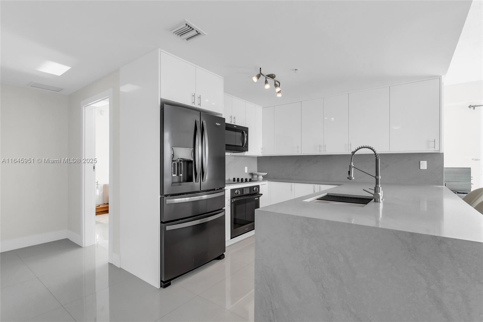 1900 N Bayshore Dr # 3611