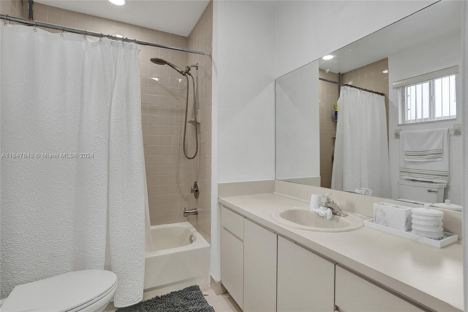 3570 W 80th St # 202 Unit: 58-202