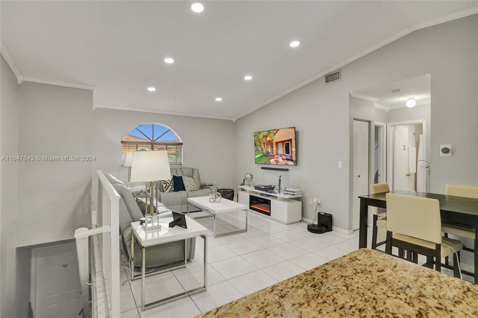 3570 W 80th St # 202 Unit: 58-202