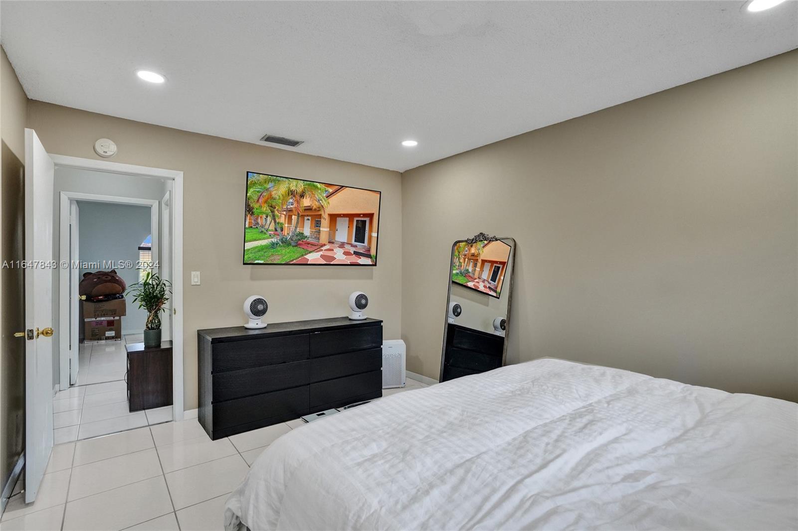 3570 W 80th St # 202 Unit: 58-202