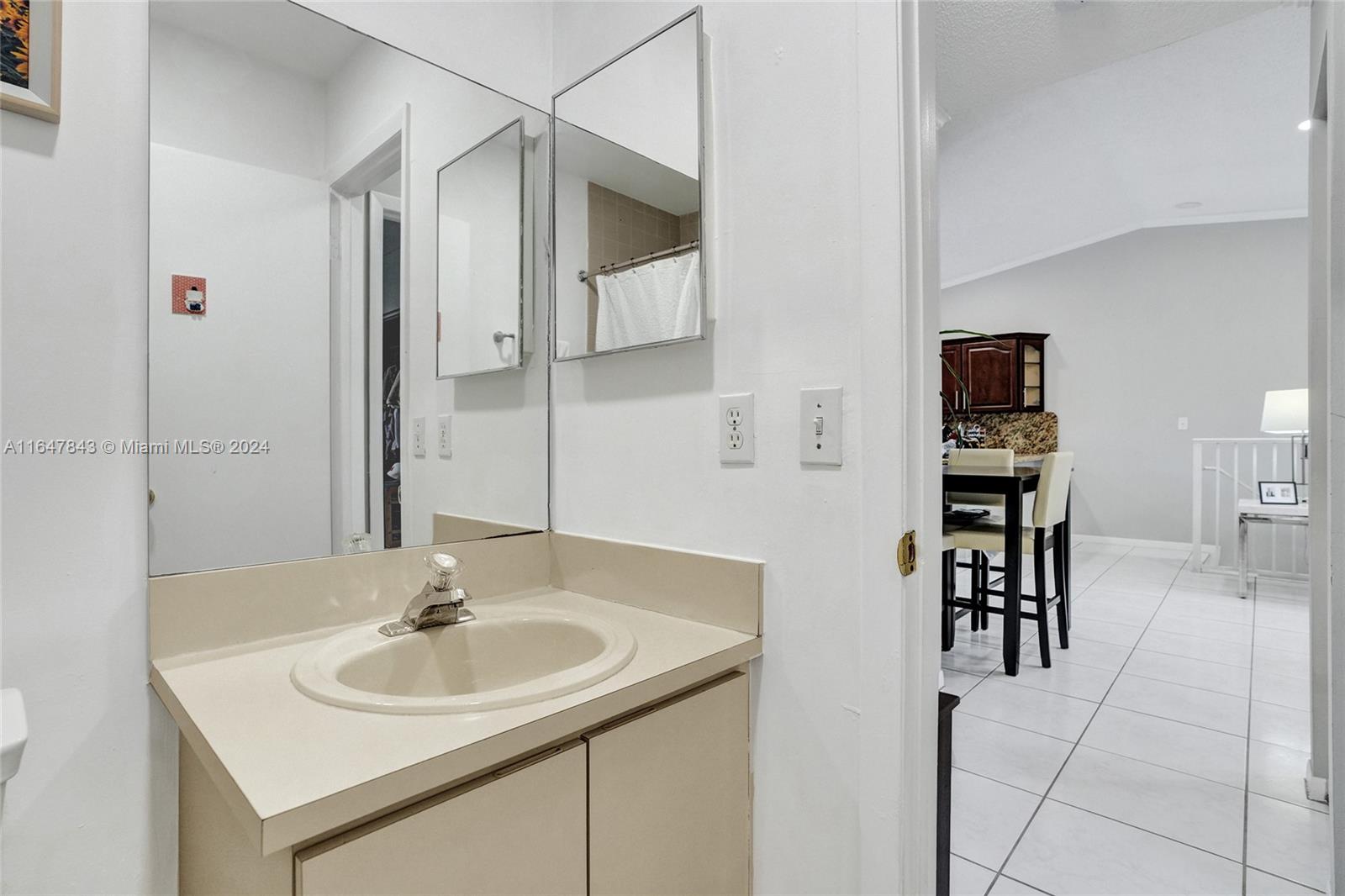 3570 W 80th St # 202 Unit: 58-202