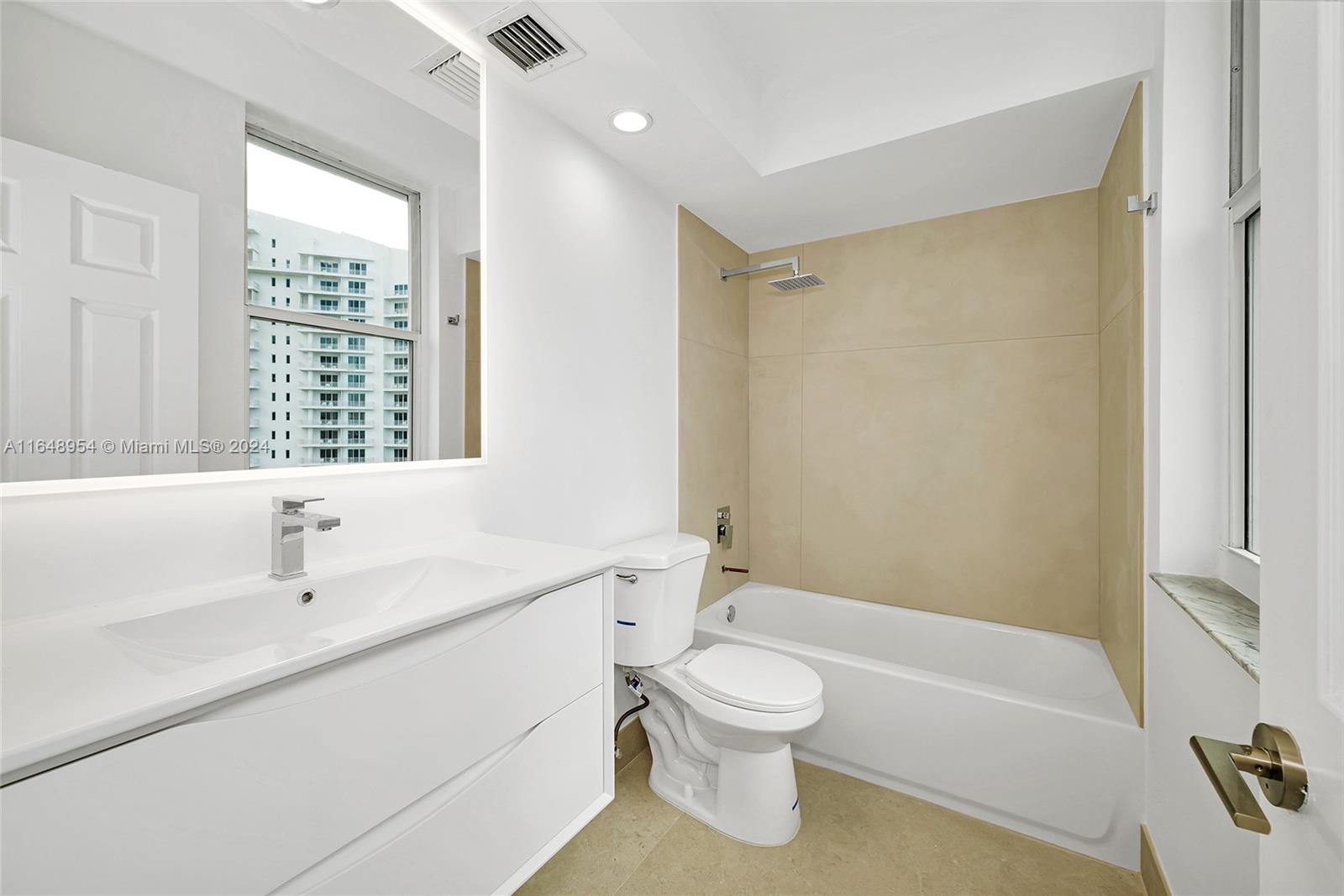 800 CLAUGHTON ISLAND DR # 905