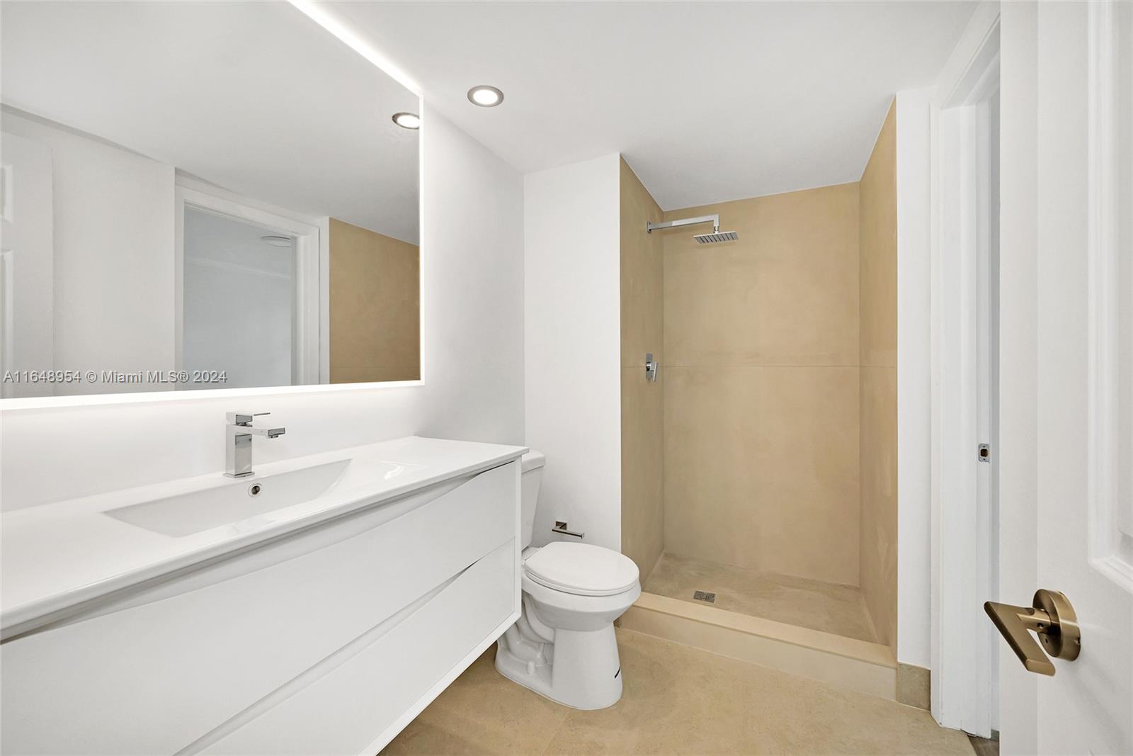 800 CLAUGHTON ISLAND DR # 905