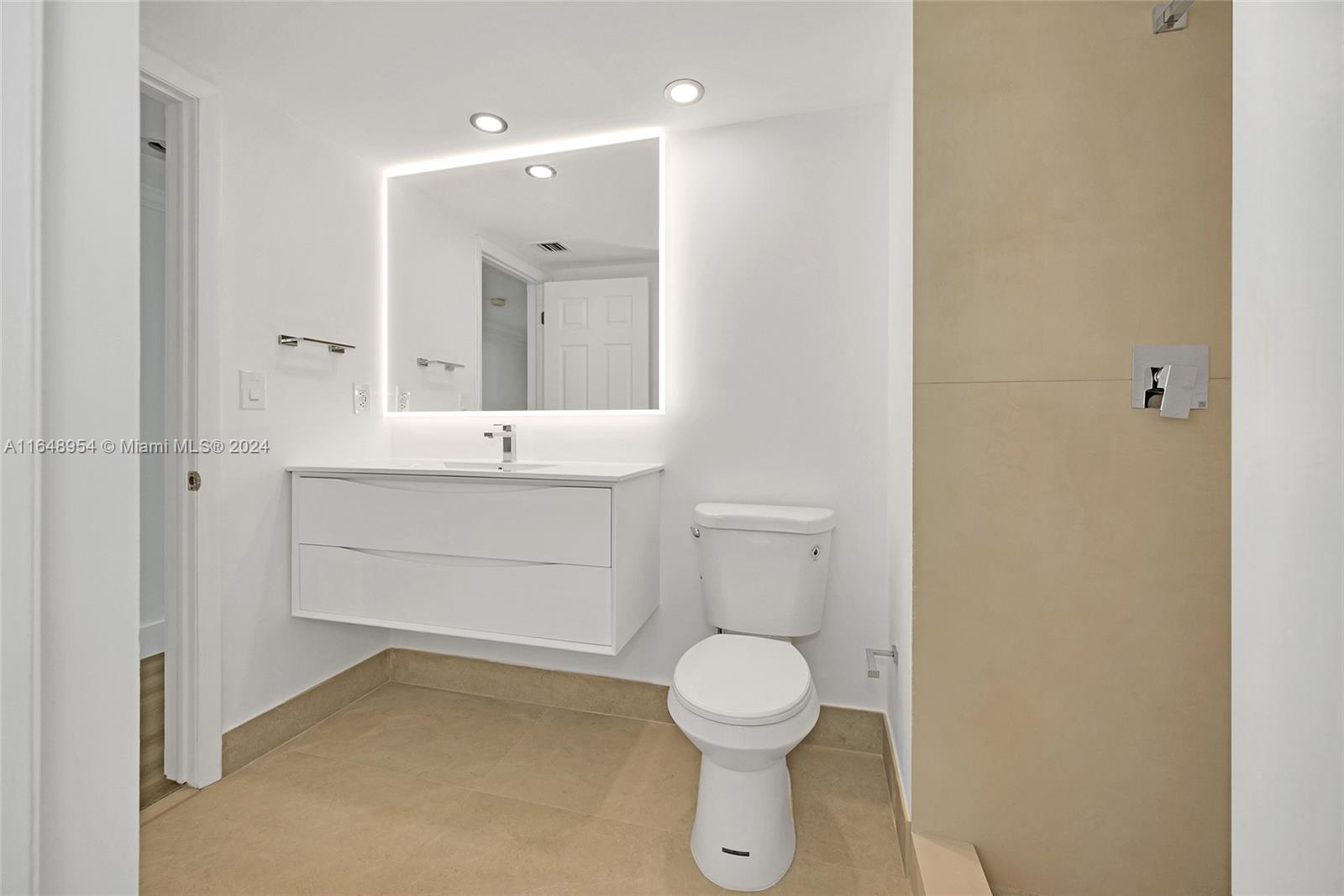 800 CLAUGHTON ISLAND DR # 905