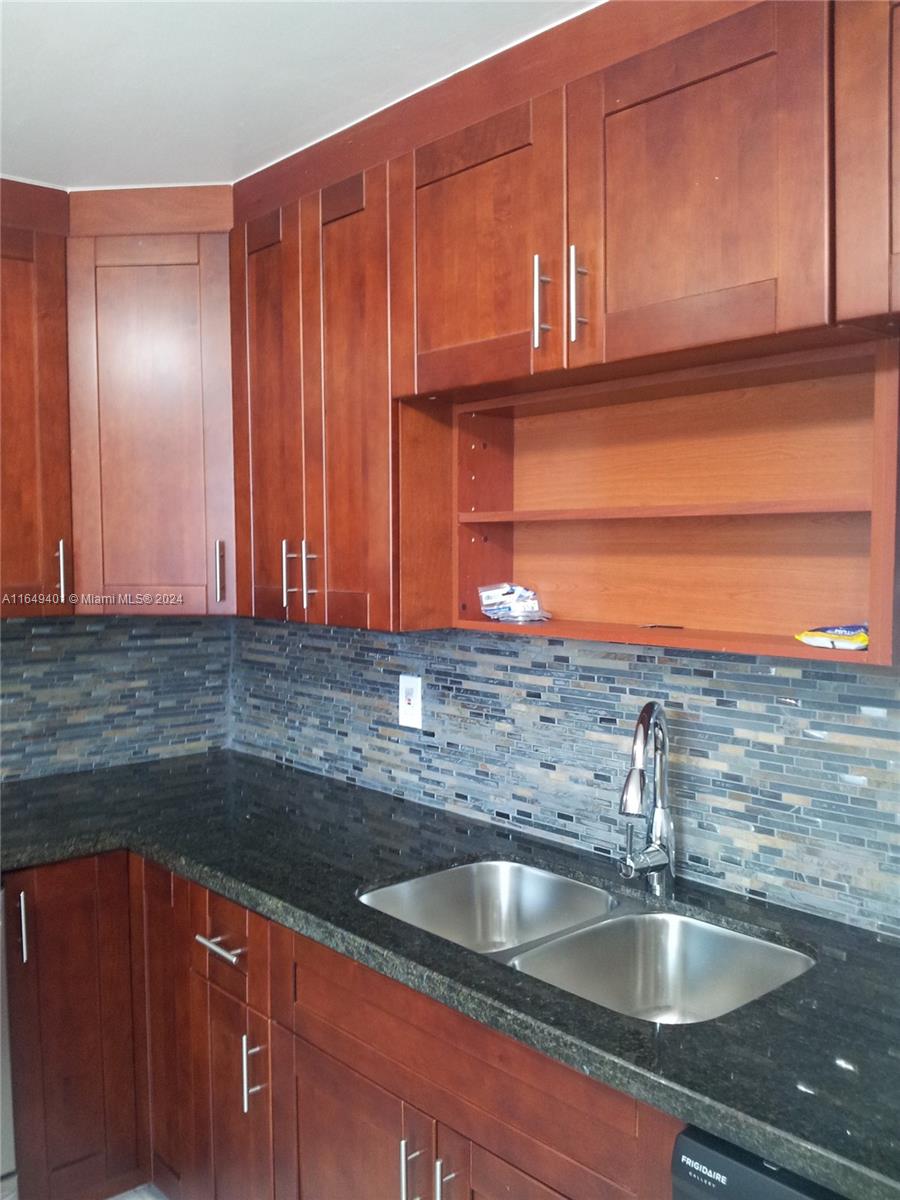 1401 NE 191st St # D205